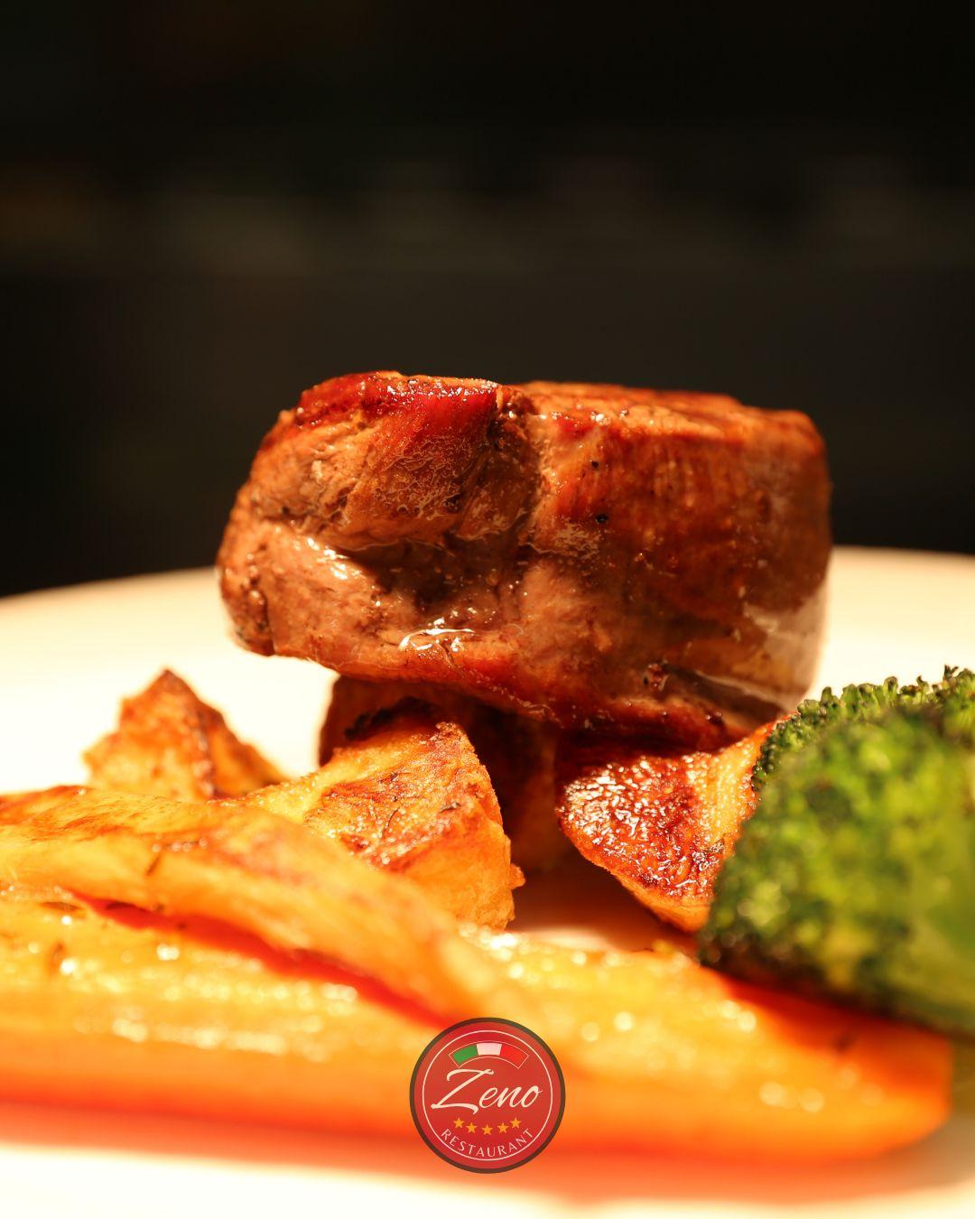 Grilled fillet steak with roast potatoes and broccoli