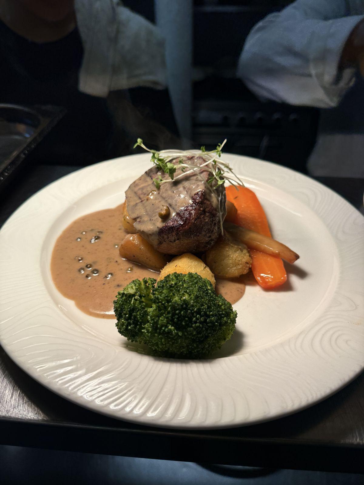 Fillet steak with green peppercorn sauce and vegetables